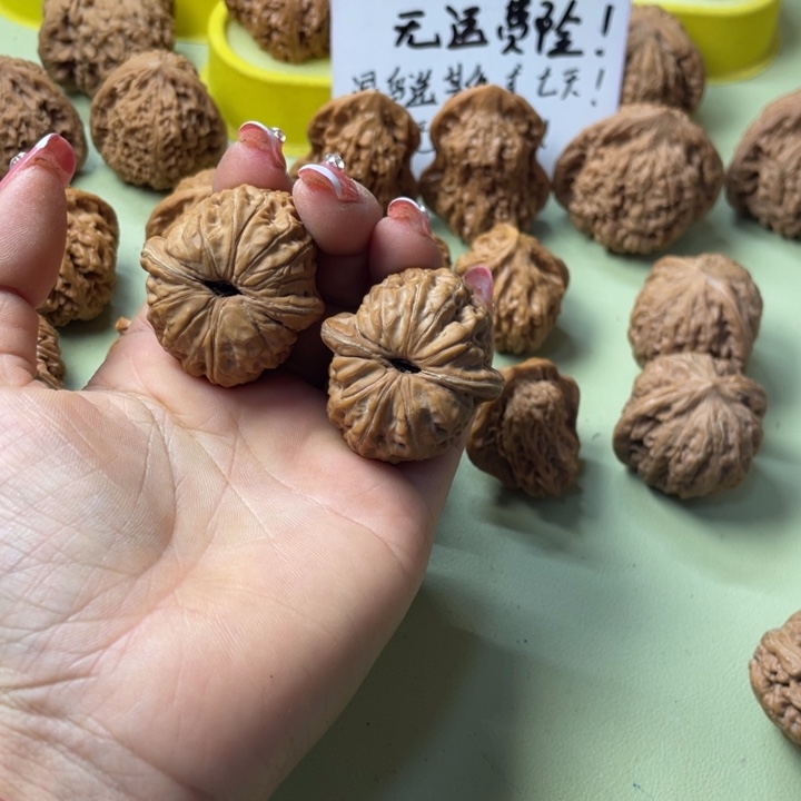 福***泽手把件雕刻核桃元宝