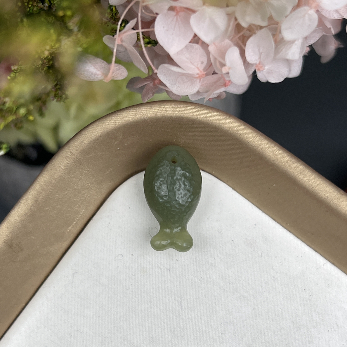 和田玉卡22-12mm小鱼吊坠编号053