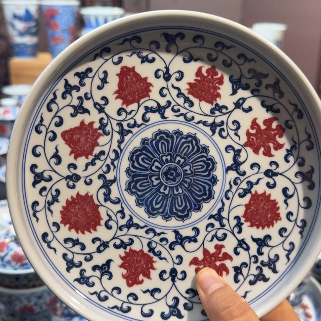 ****缠枝莲釉里红壶承壶承