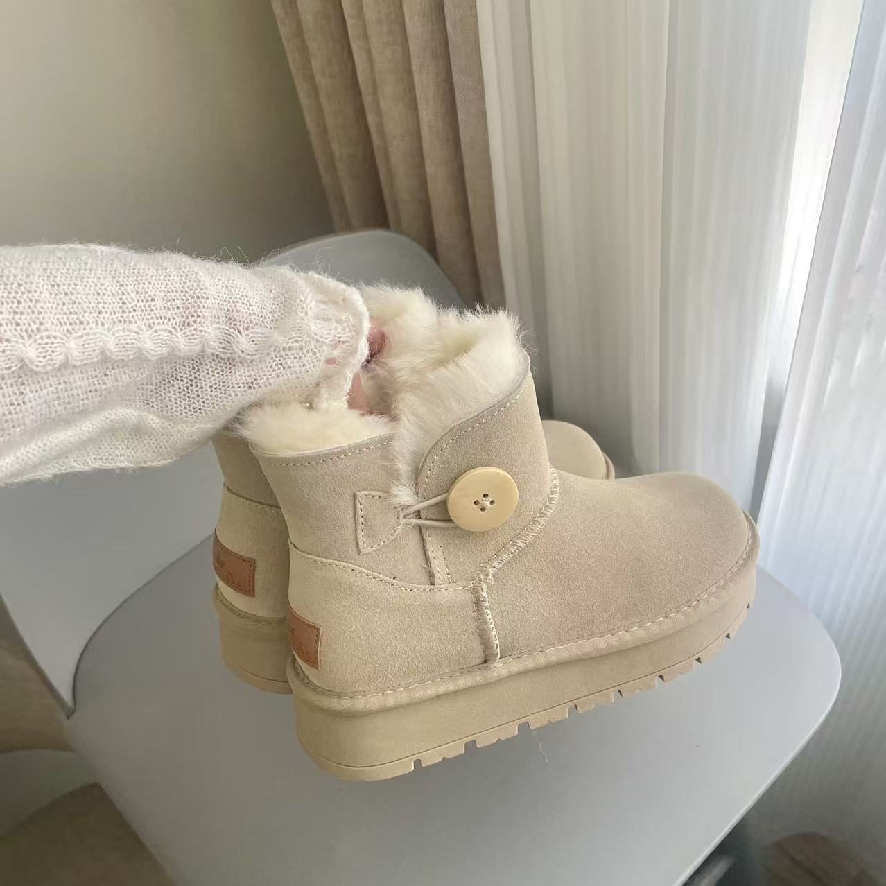 冬季女款羊皮毛一体加绒加厚防滑厚底面包棉鞋短筒雪地