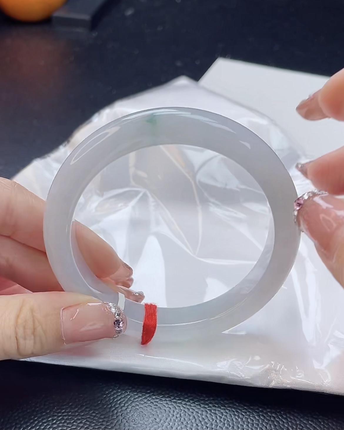 翡翠手镯未镶嵌翡翠