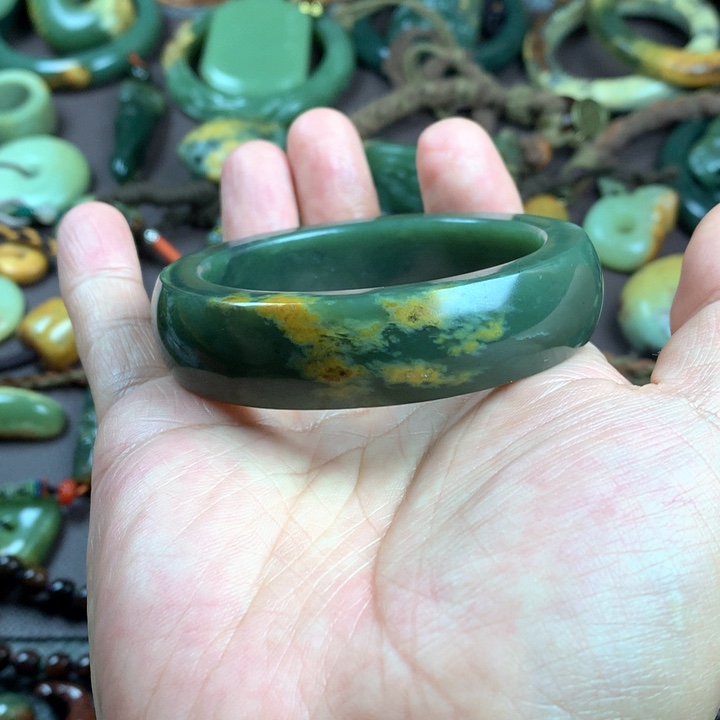 吊坠(赠链)未镶嵌岫岩河磨玉（透闪石质玉）1****家