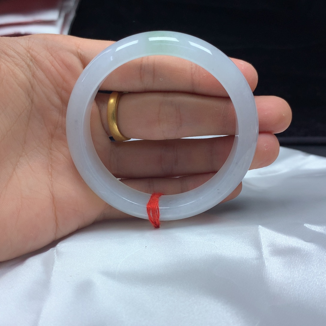 翡翠未镶嵌手镯（圆镯）53.3