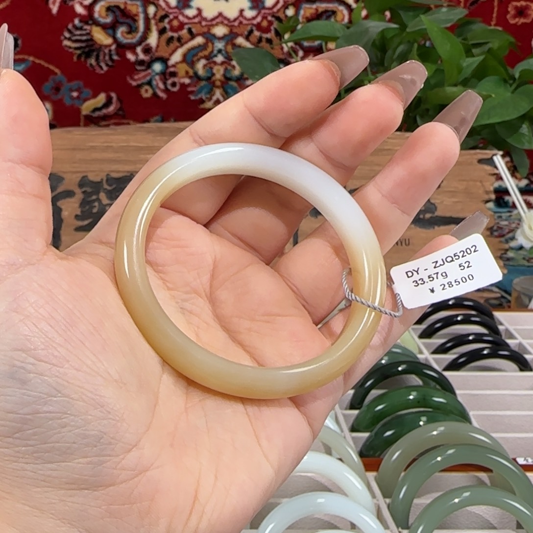和田玉（糖玉）手镯（贵妃镯）未镶嵌糖白玉贵妃镯秀气精致小圈口