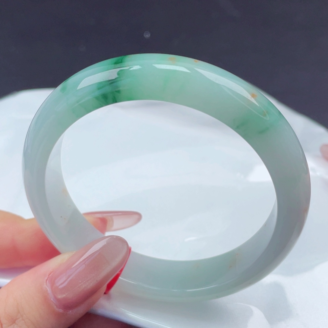 翡翠手镯未镶嵌56圈口好看