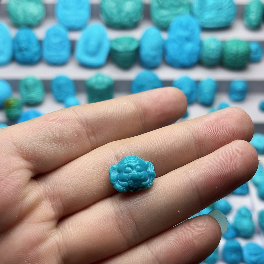 绿松石未镶嵌天然原矿雕刻绿松石