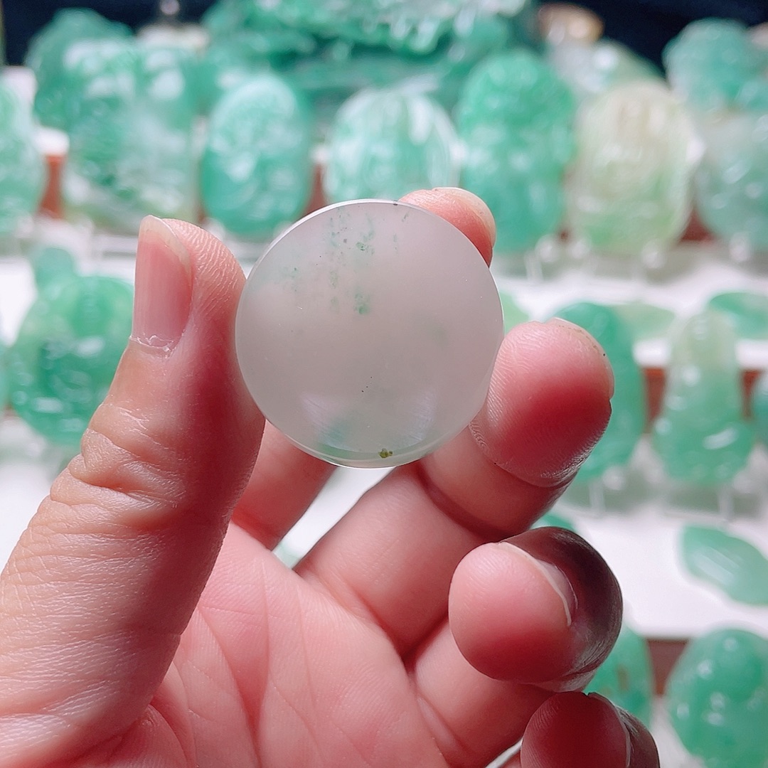 石英质玉未镶嵌颈饰