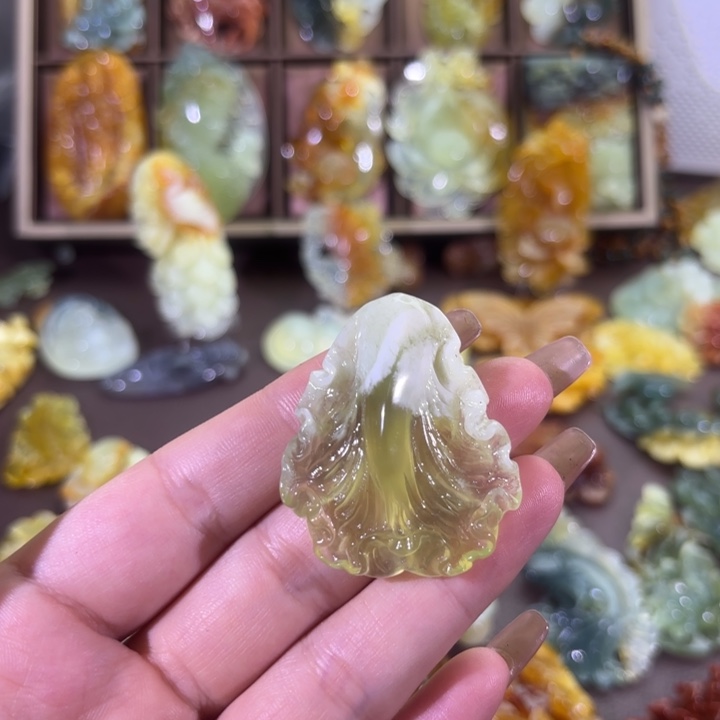 未镶嵌蛇纹石玉颈饰