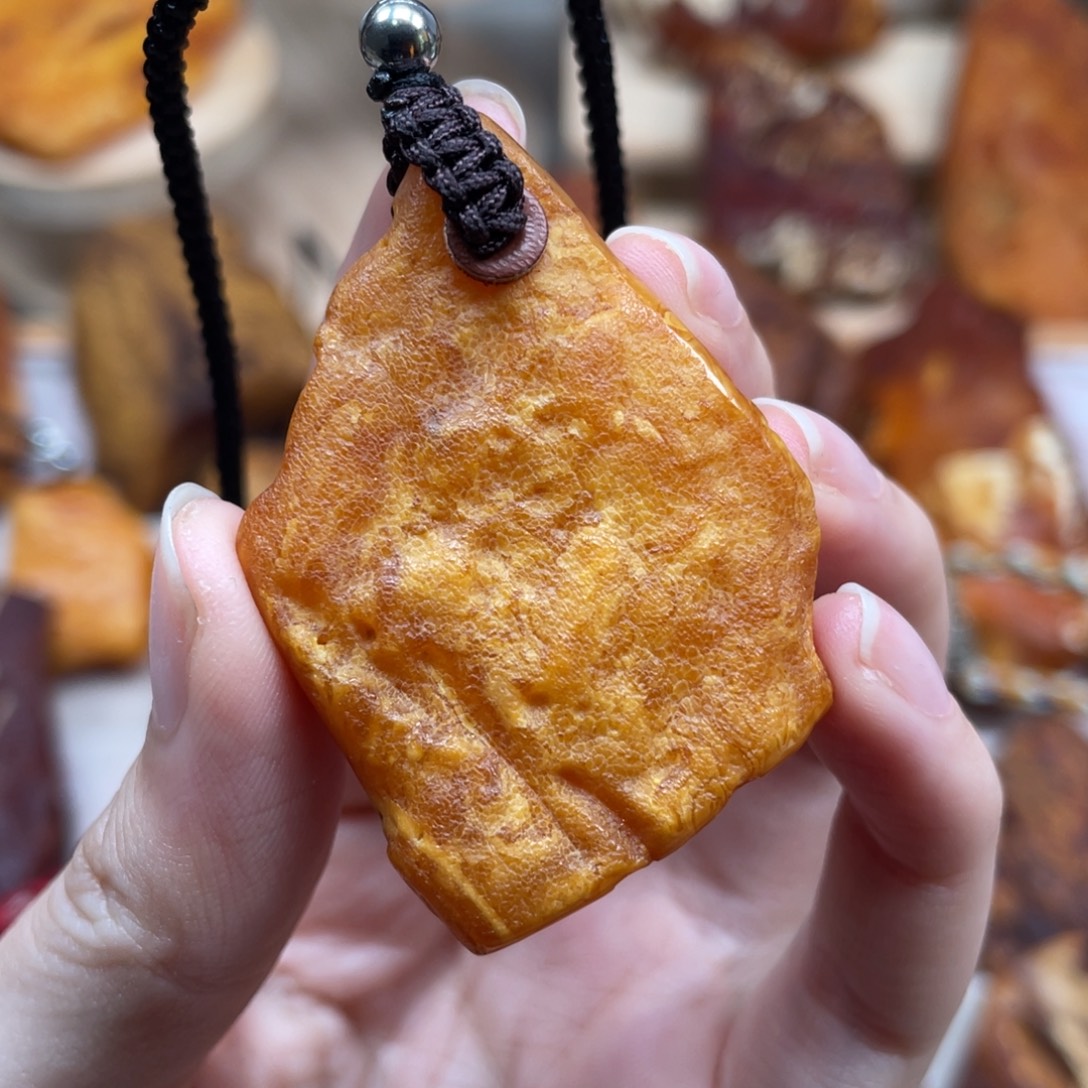 琥珀未镶嵌珠宝奇石