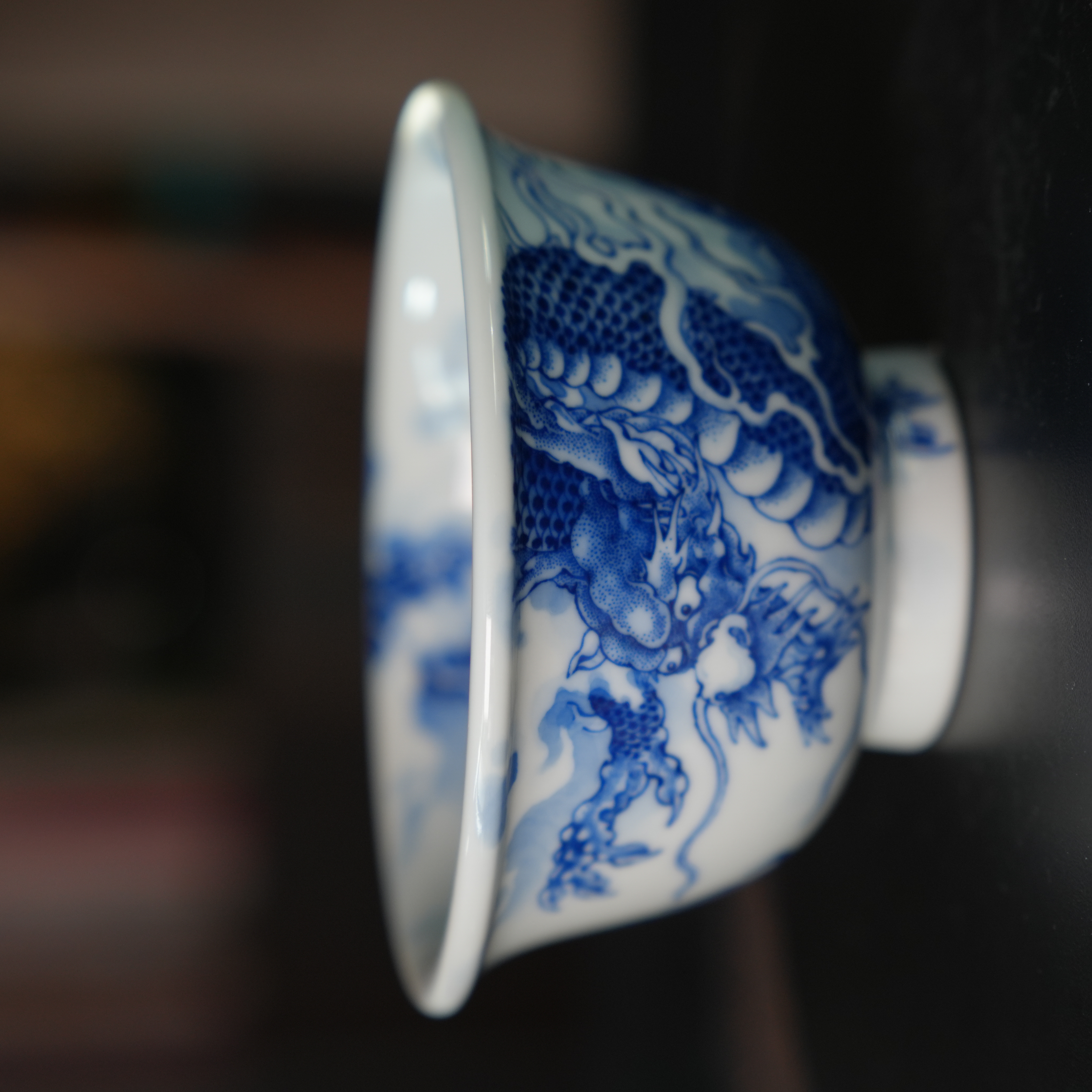 九悠阁严选--景德镇-澄怀堂宠粉款--釉下青花-霸王龙压手杯