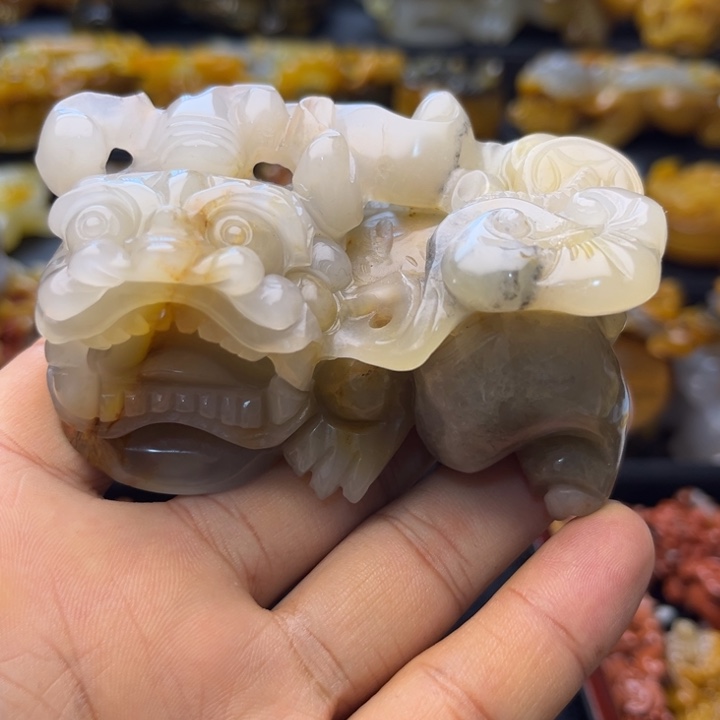 石英质玉（黄龙玉）未镶嵌颈饰