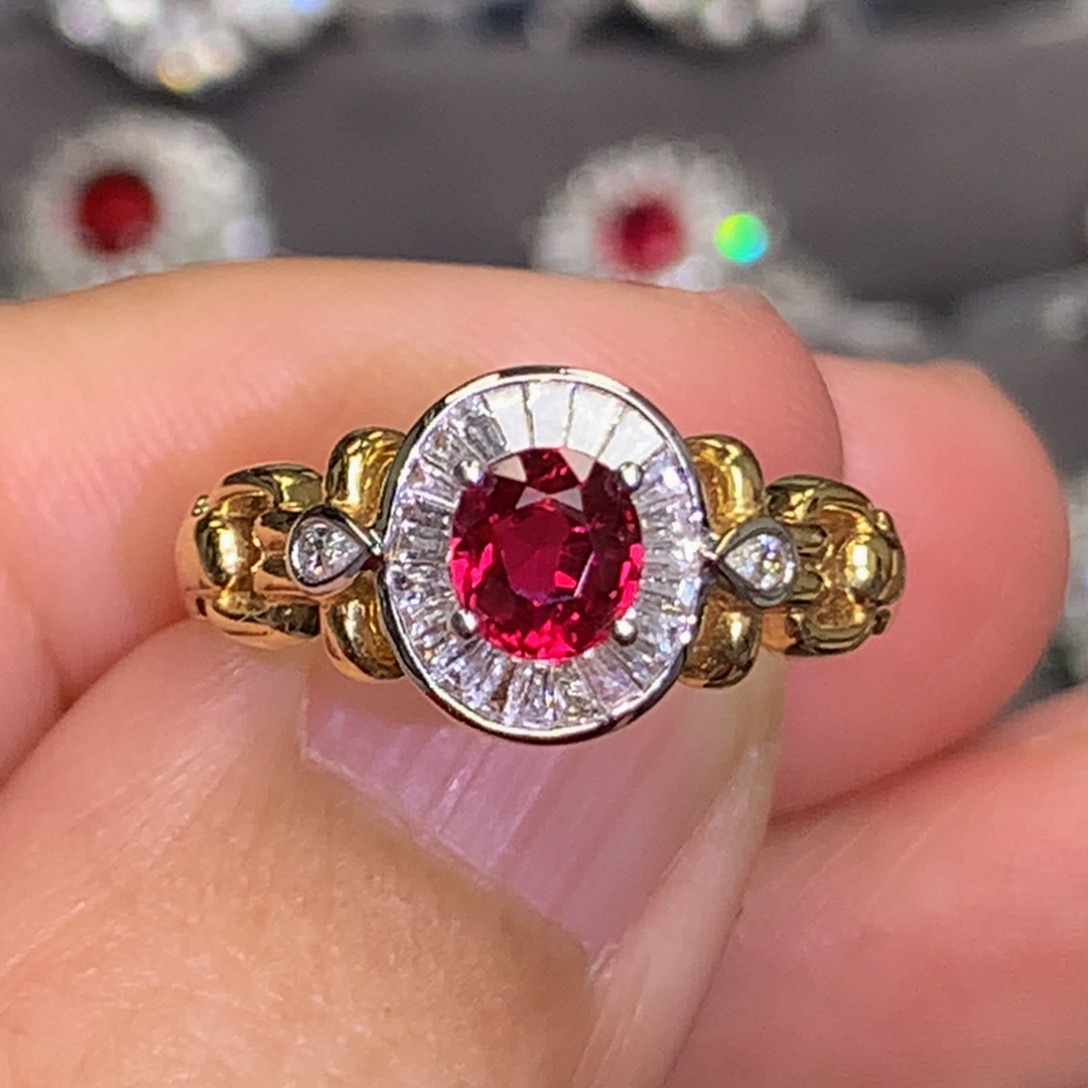 红宝石戒指18K金镶嵌