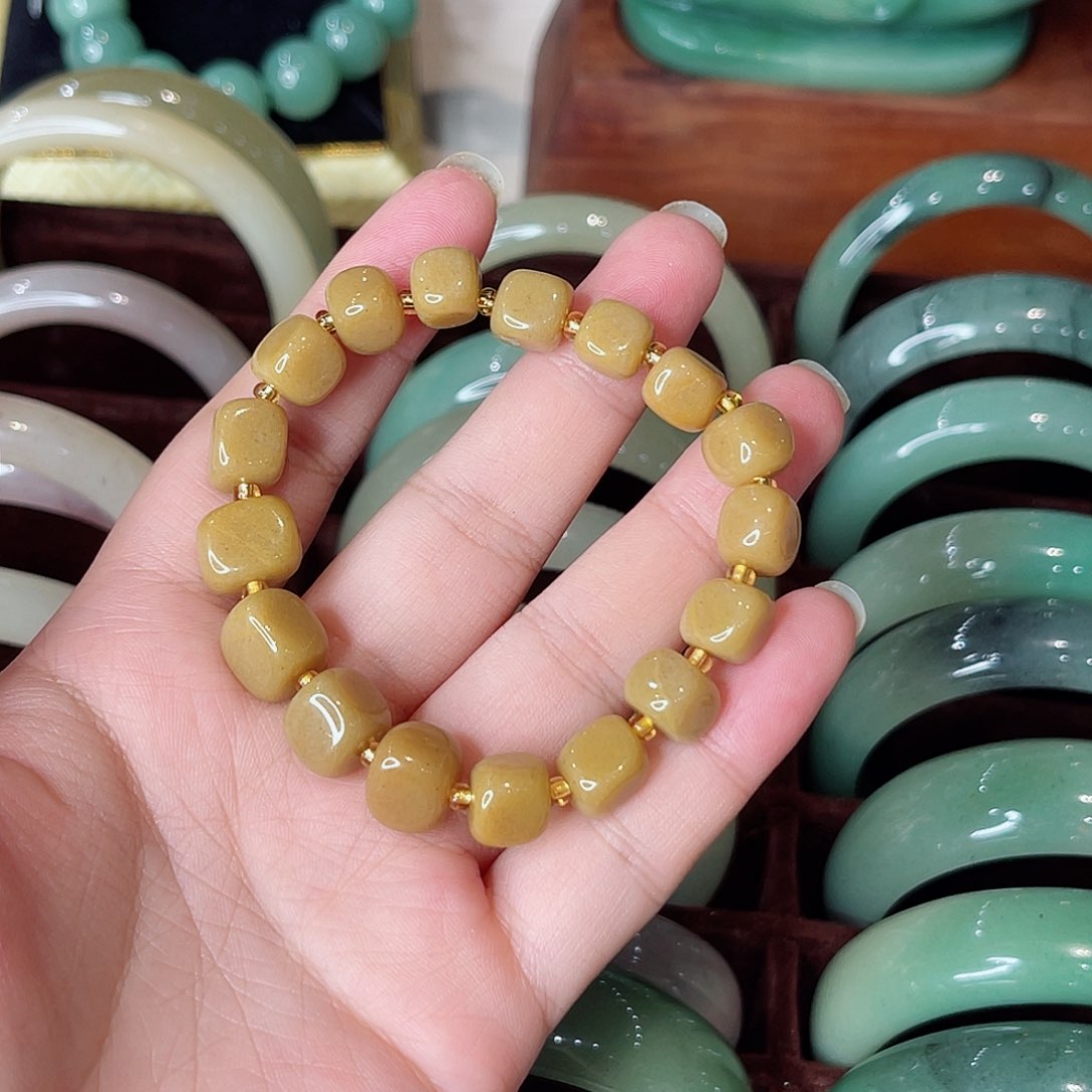 密玉（石英质玉）未镶嵌颈饰