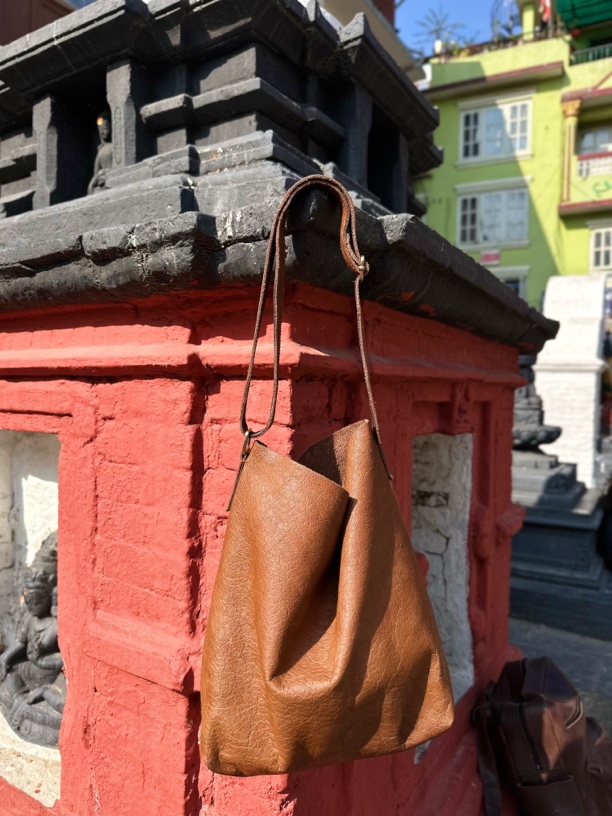 牦牛皮休闲百搭单肩斜挎包 不退换 介意勿拍