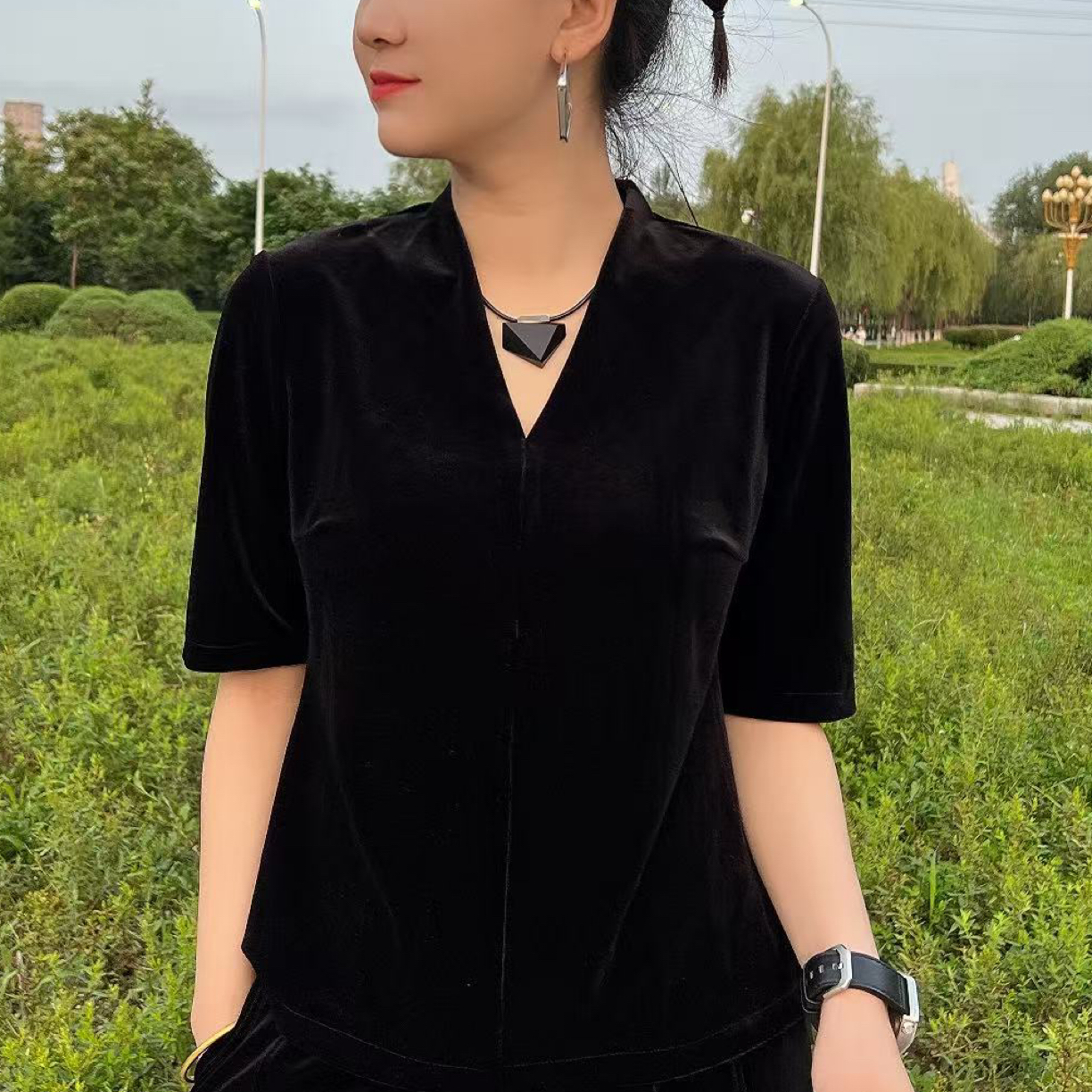 V领丝绒衫五分袖，076