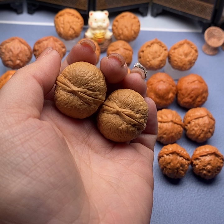 文玩核桃把件蛇皮球
