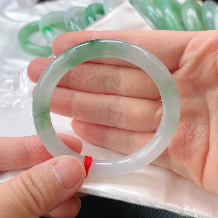 翡翠手镯未镶嵌缅甸A货翡翠手镯