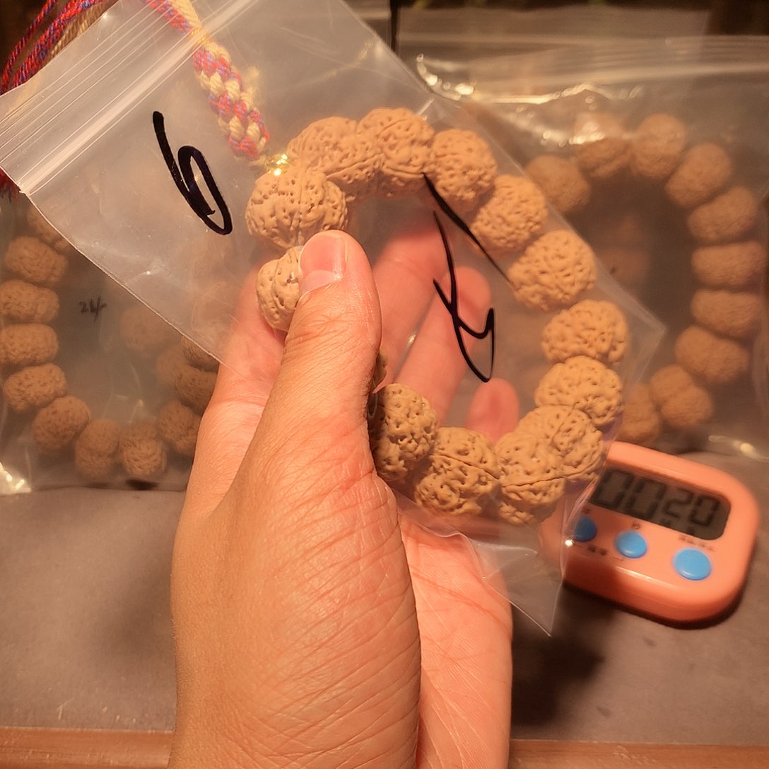 金刚菩提手串爱**加6。     