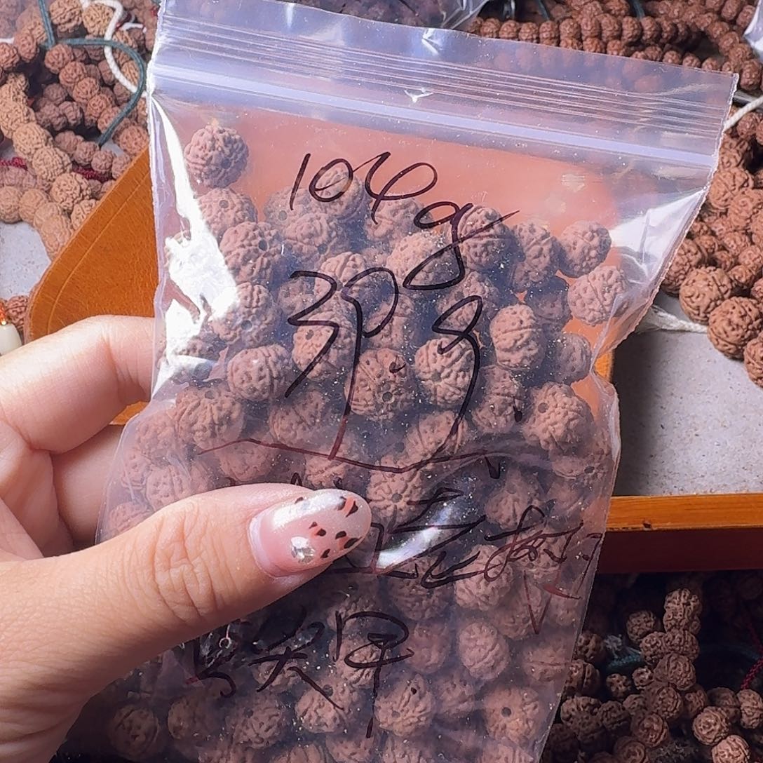 趣****金刚菩提吊坠104克黄身有瑕疵