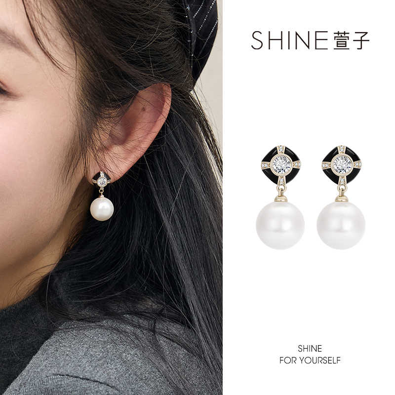 萱子黑白配色时尚耳饰色泽靓丽舒适佩戴