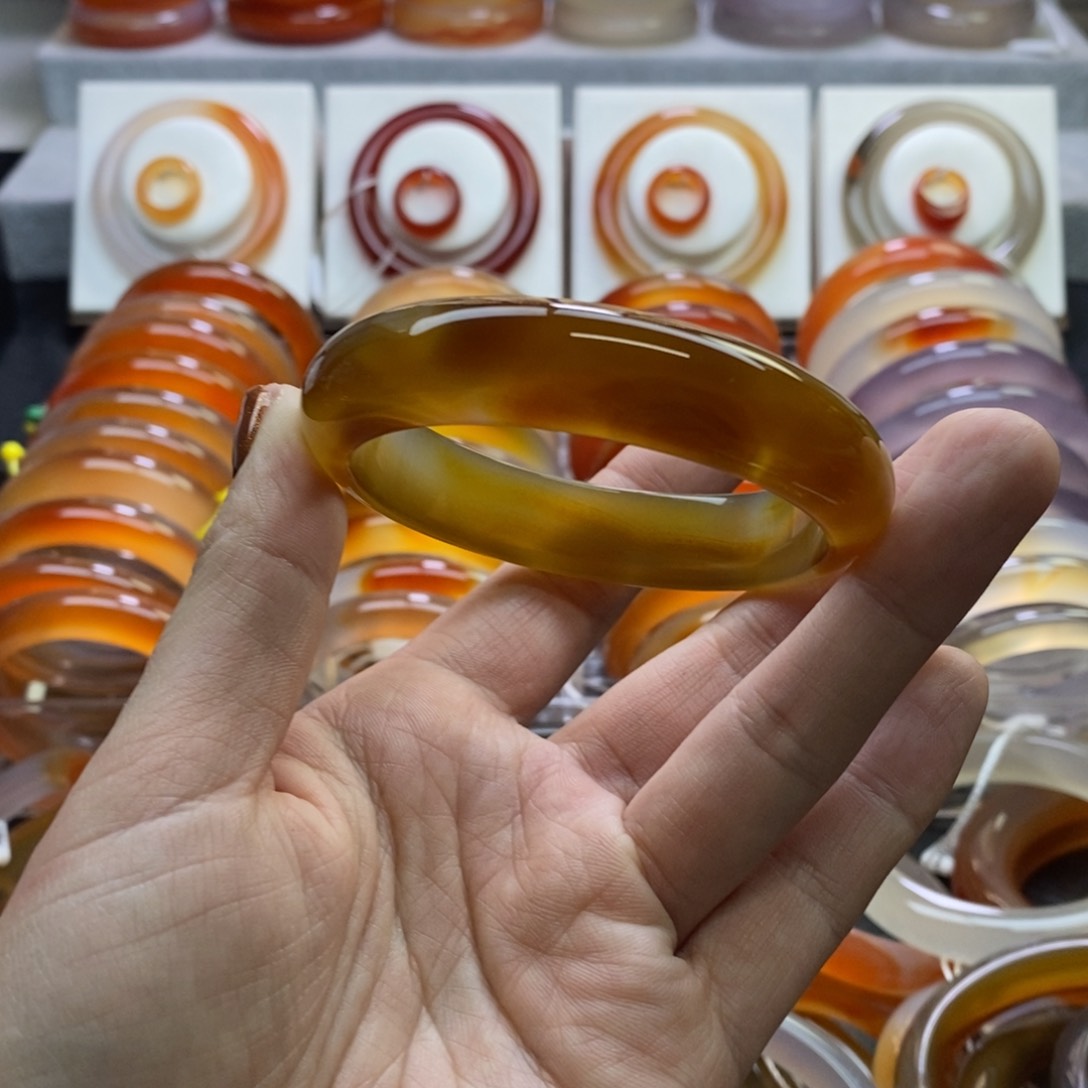 手镯玛瑙/玉髓未镶嵌?