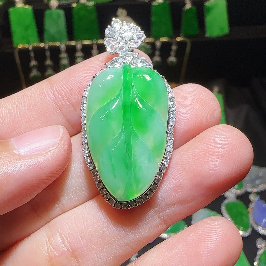 翡翠18K金镶嵌挂件