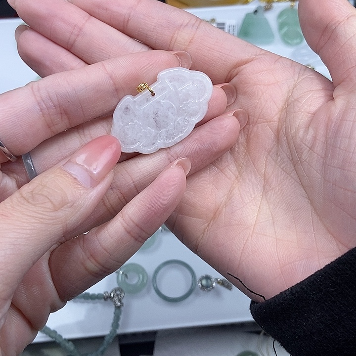 翡翠颈饰未镶嵌吊坠