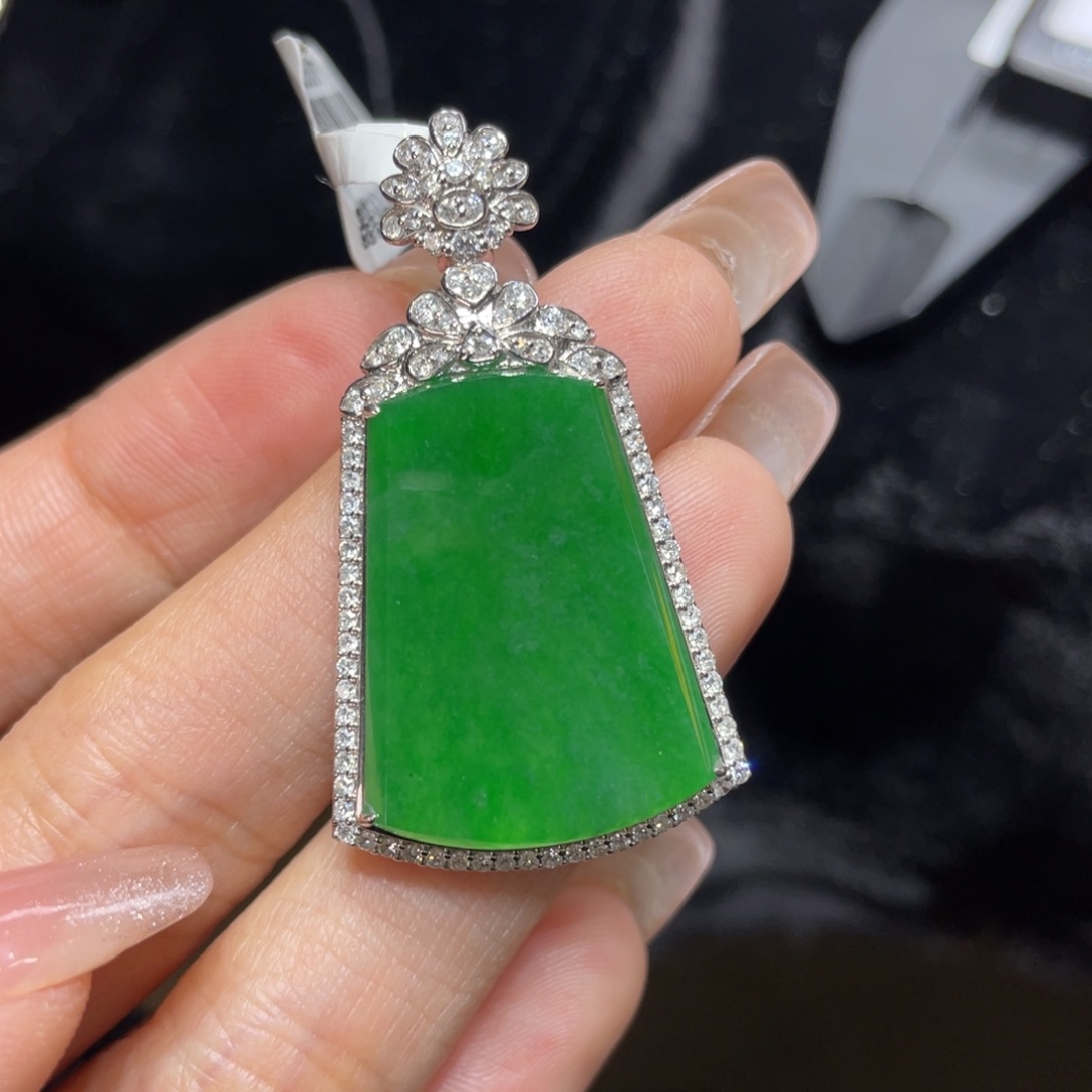 翡翠颈饰18K金镶嵌天然缅甸翡翠