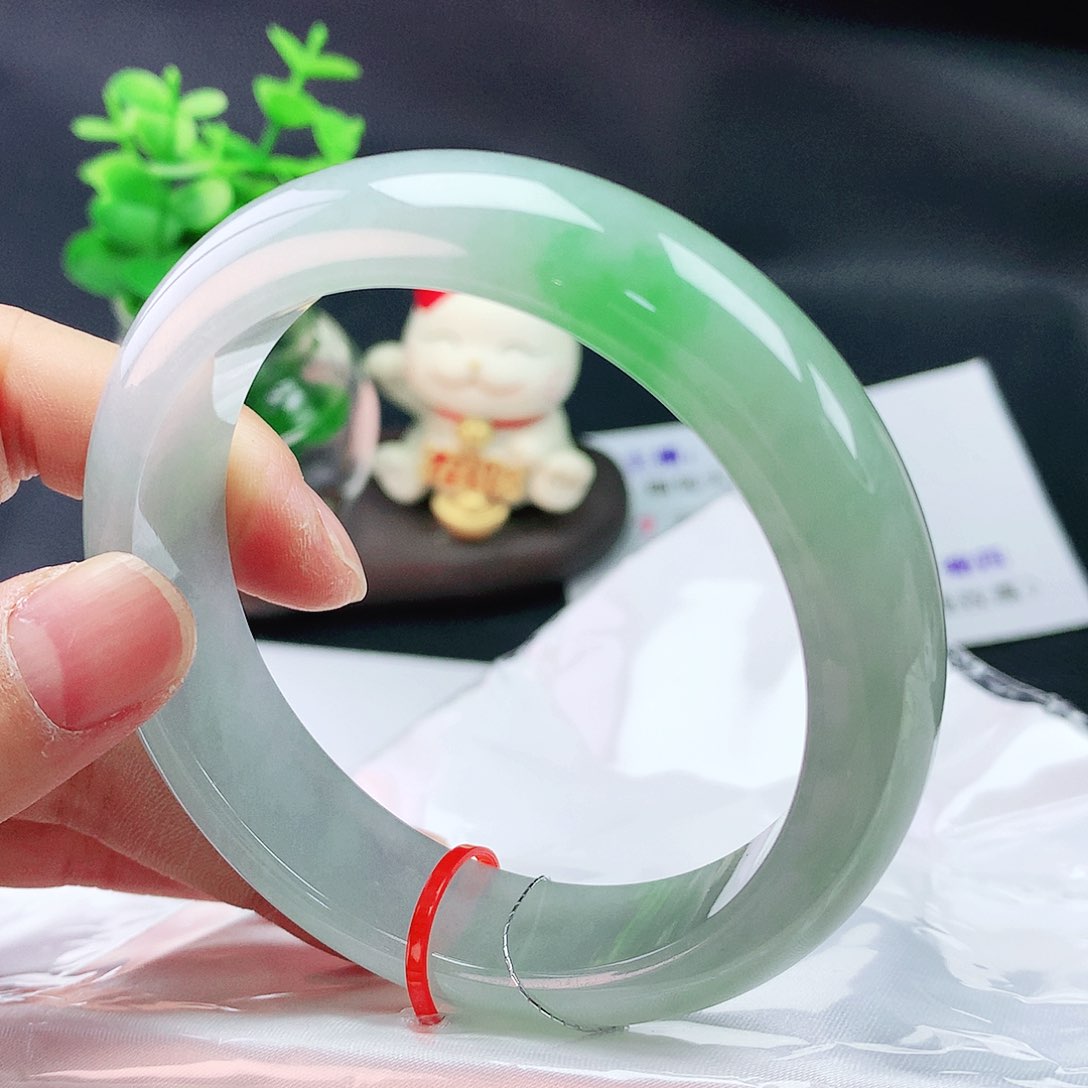 翡翠手镯未镶嵌60轮胎