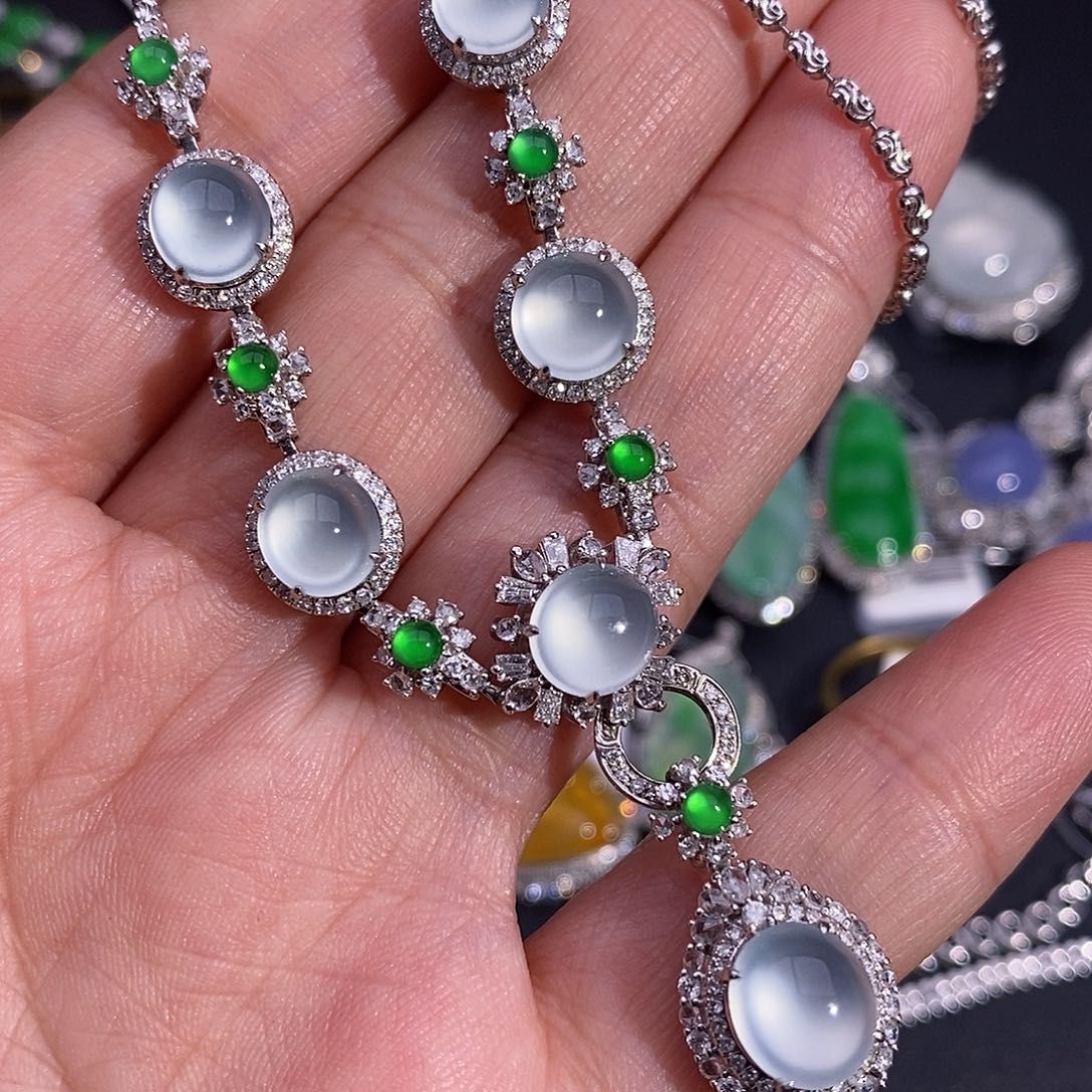 翡翠吊坠(不含链)18K金镶嵌套链