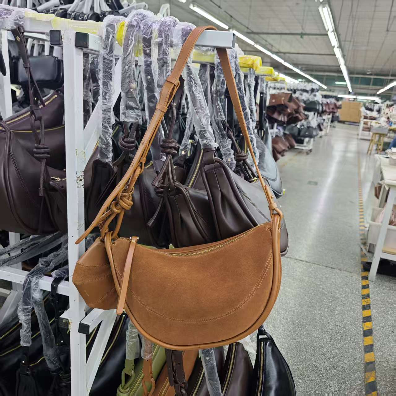 韩国原单带标高品质轻奢单肩斜挎包大容量简约大气休闲