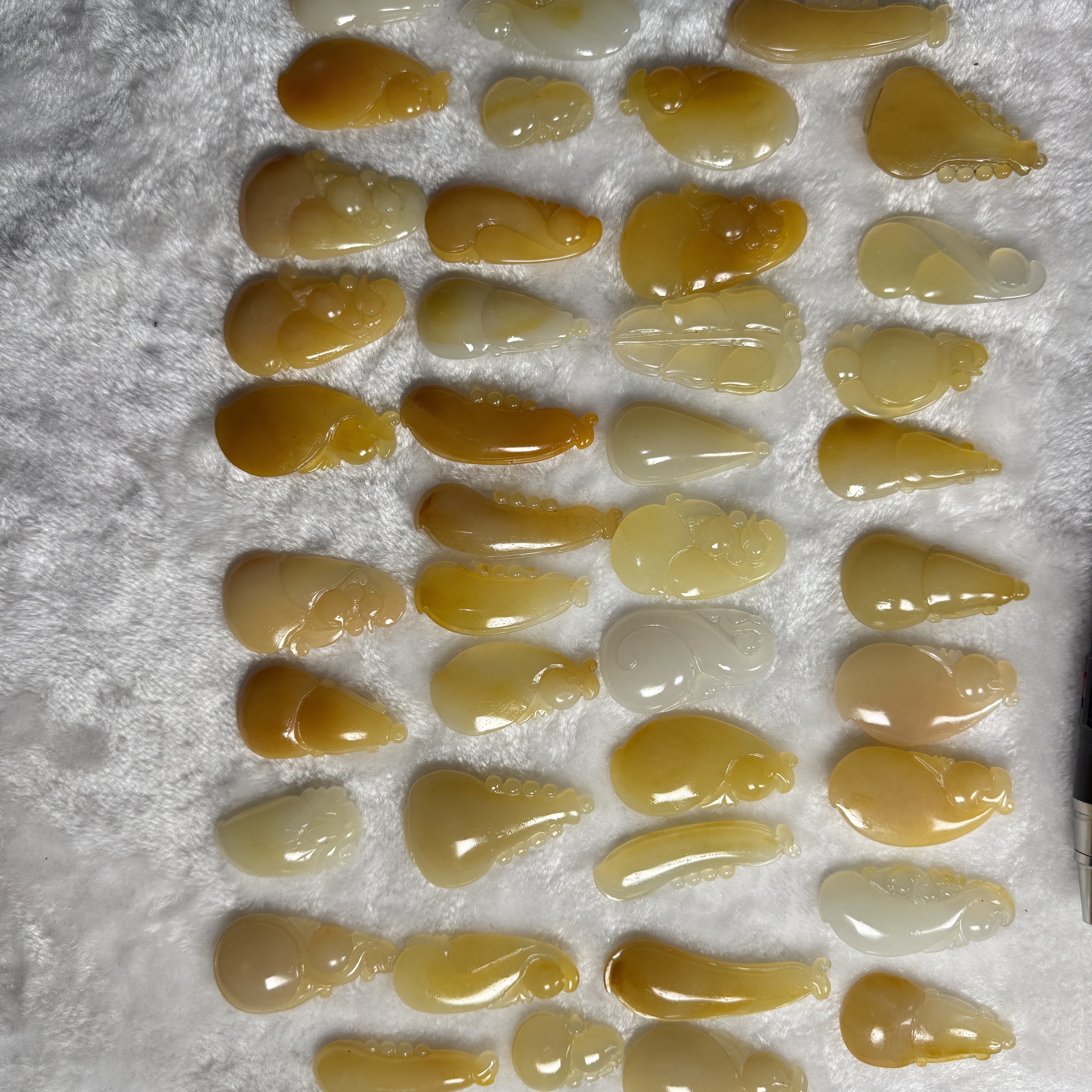 天然黄龙玉精美挂件