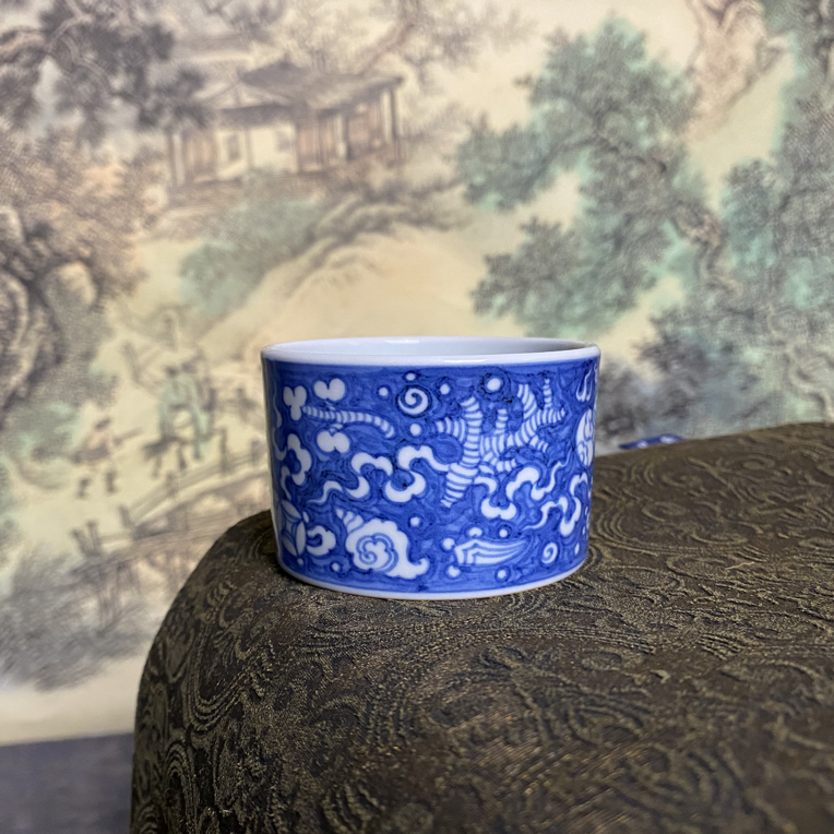 蓝地白花杂宝直口杯青成弘器