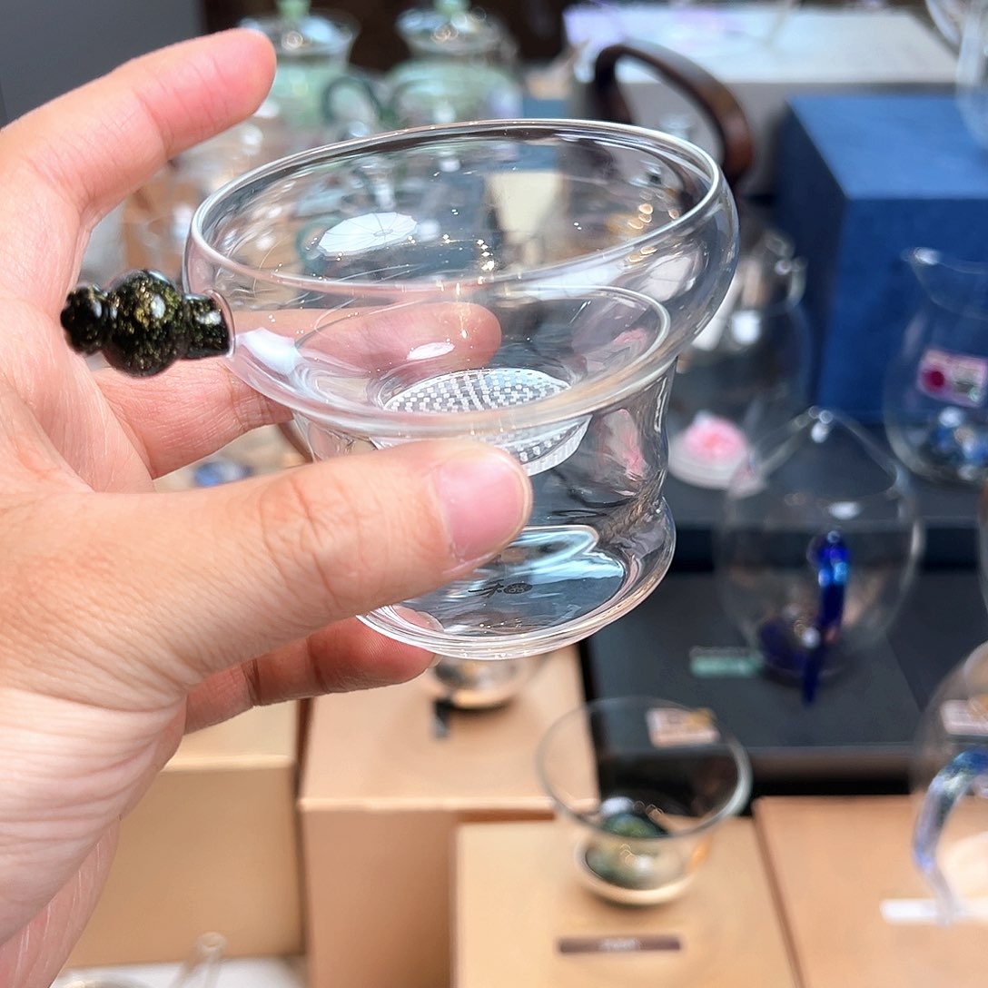 禾器奉珠黑金激光。。。。