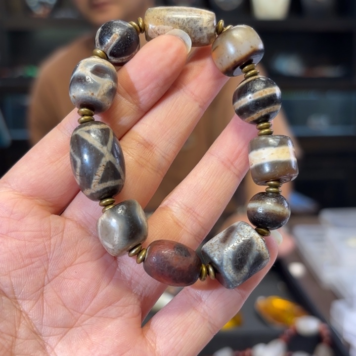 哈***哈玛瑙/玉髓未镶嵌颈饰