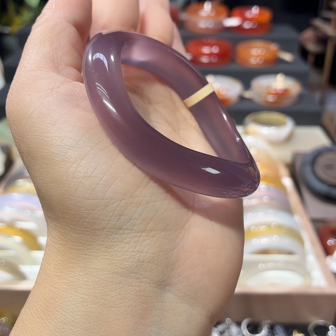 桃****玛瑙/玉髓未镶嵌手镯