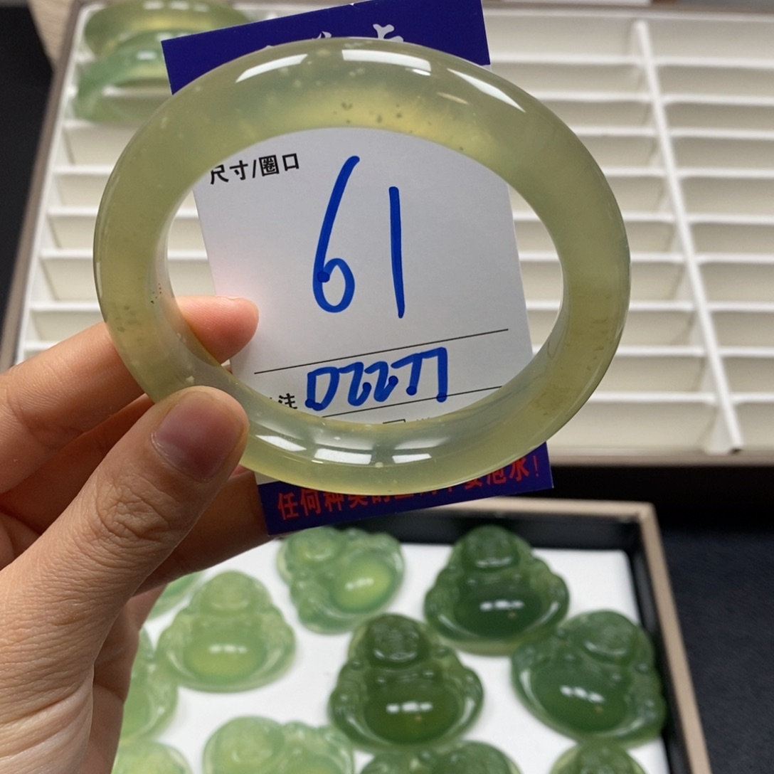 蛇纹石玉手镯未镶嵌
