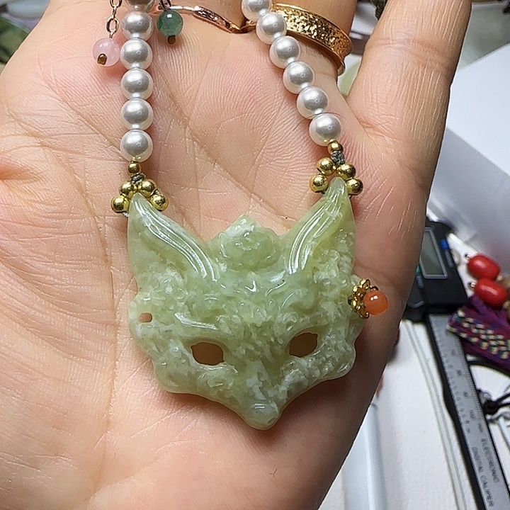 蛇纹石玉未镶嵌颈饰