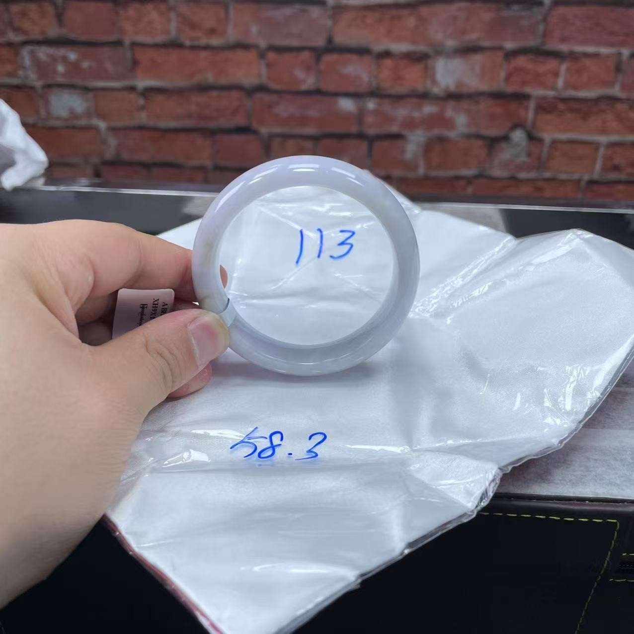 毛货手镯需精细抛光/113