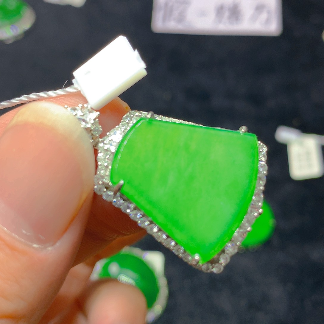 颈饰银S925镶嵌翡翠