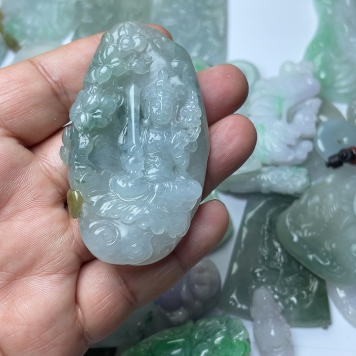 翡翠颈饰未镶嵌观音