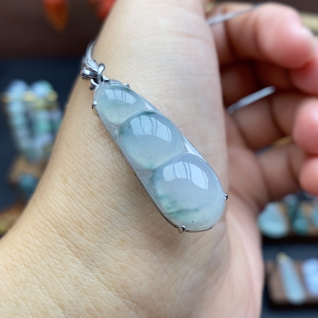 【闪购商品】颈饰18K金镶嵌翡翠36