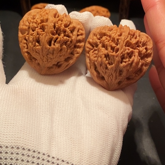 你***迹文玩核桃把件三角南疆石