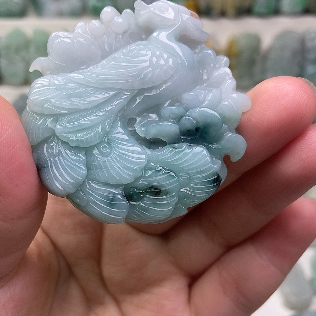 翡翠未镶嵌吊坠(赠链)