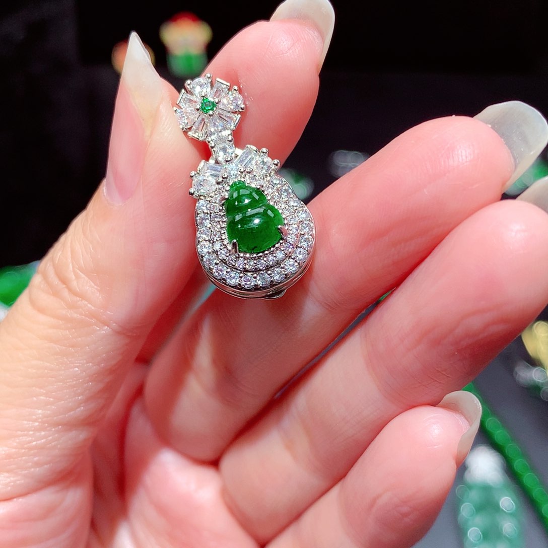 【闪购商品】翡翠吊坠(不含链)未镶嵌