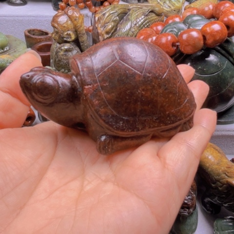 岫岩河磨玉（透闪石质玉）把件未镶嵌财**赢