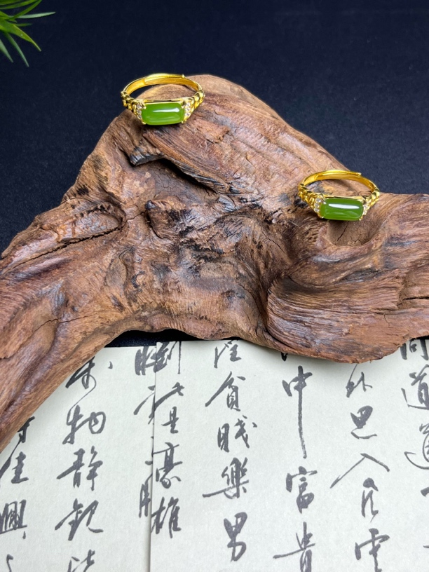 西亚珠宝XFY38-和田玉碧玉戒指9*5多样性发其一