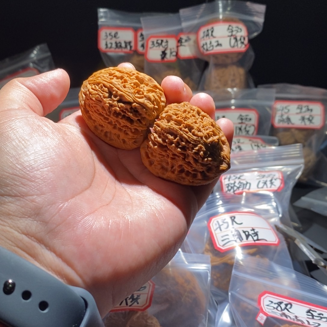 小***哥吊坠文玩核桃41全品南疆