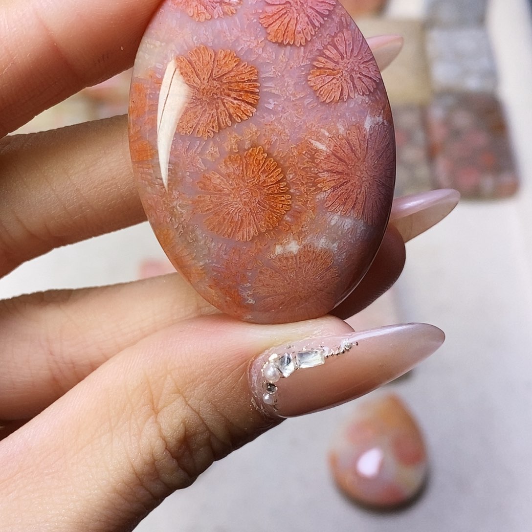 合金颈饰硅化玉罕*生