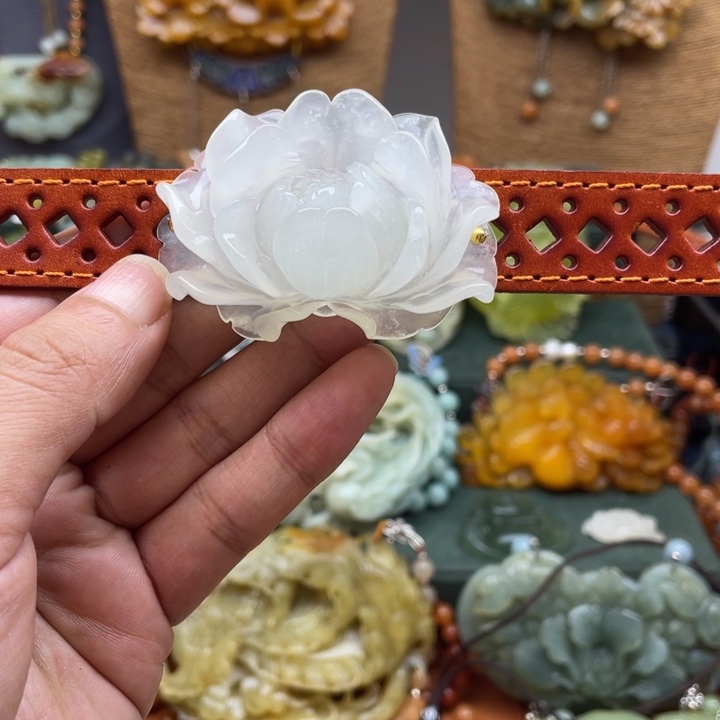 蛇纹石玉吊坠未镶嵌